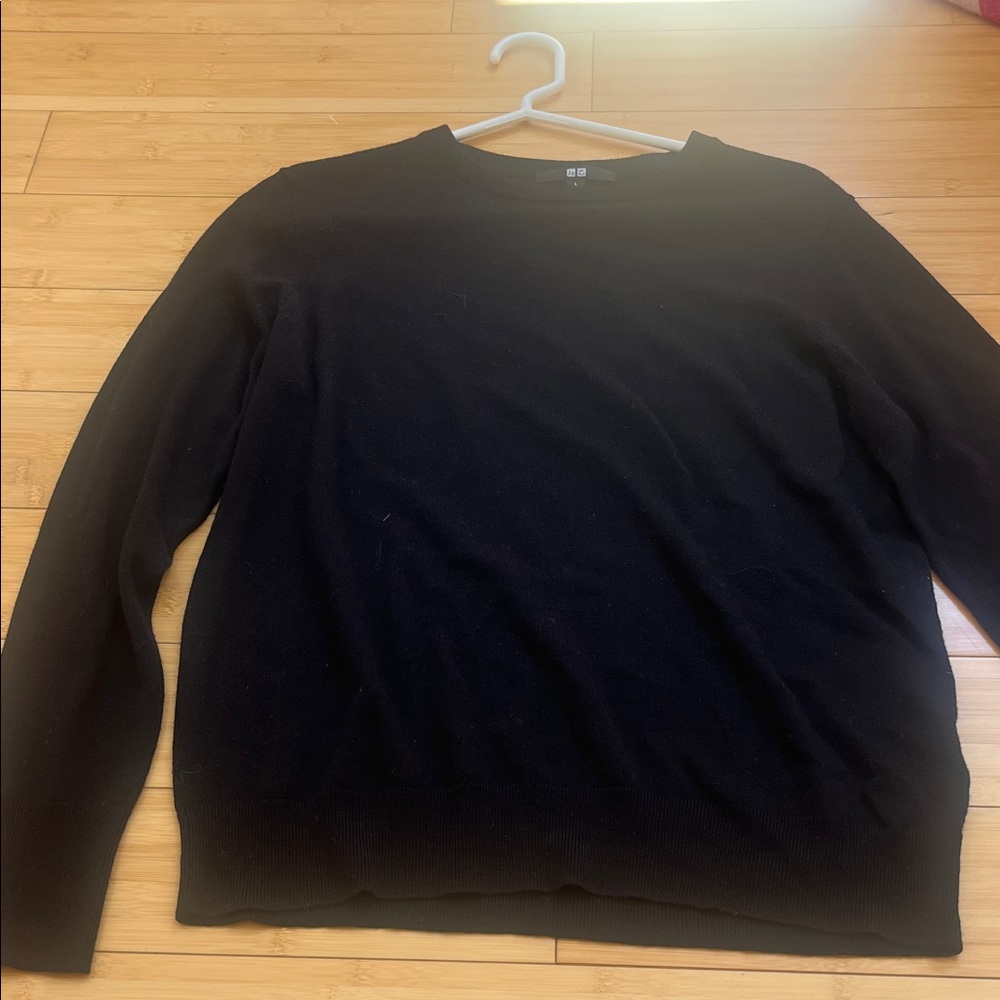 Uniqlo Women's Black Crewneck Sweater